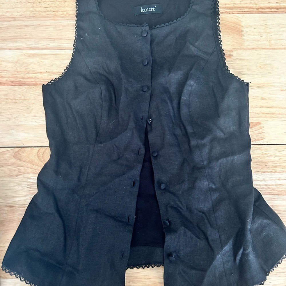 Kourt Black Sleeveless Women's Blouse